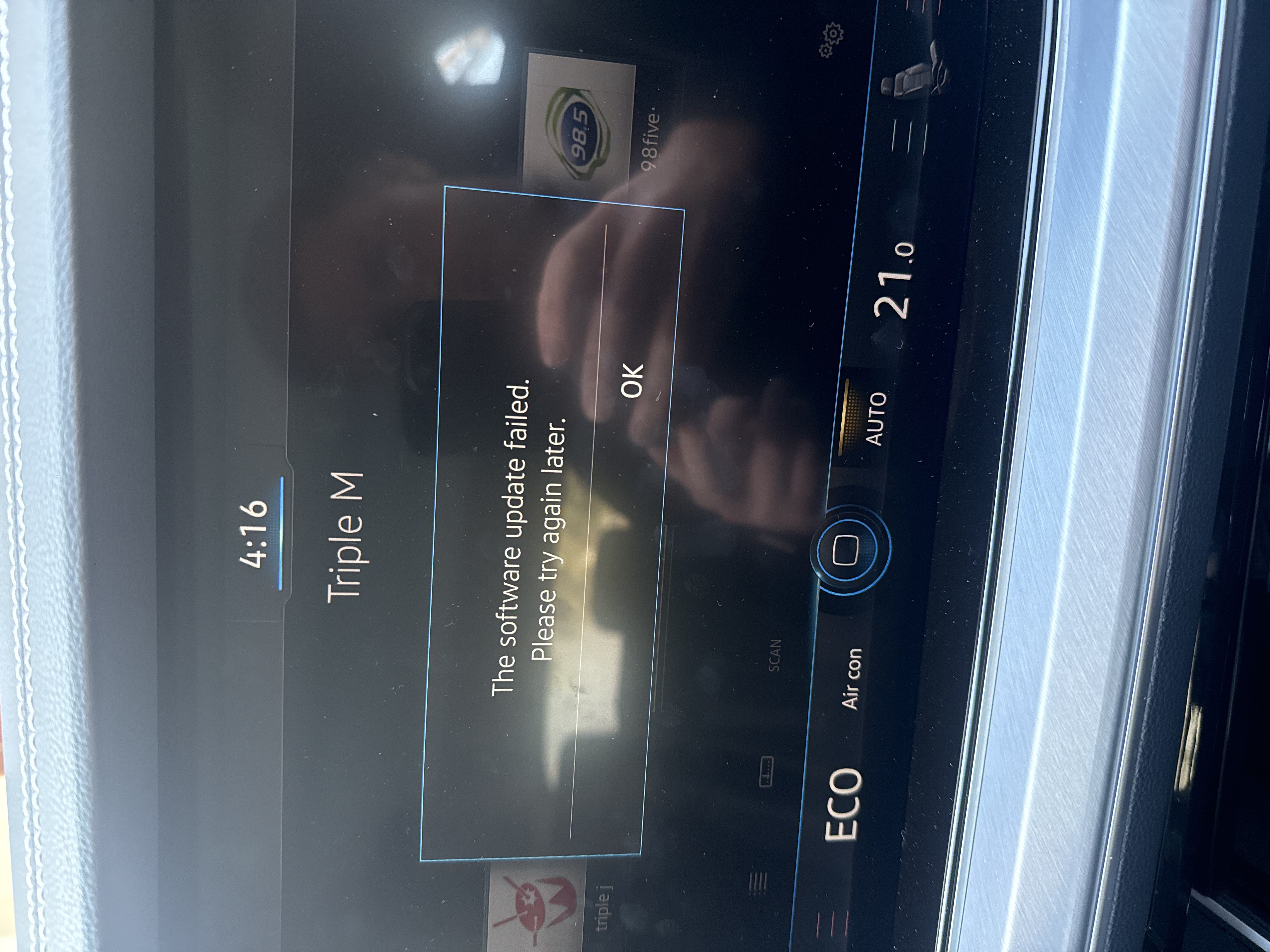 Car dialog: The software update failed. Please try again later.