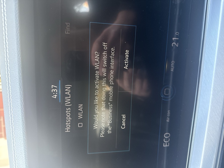 Car WLAN dialog asking to activate WLAN, noting it switches off the Business mobile phone interface, with Cancel and Activate buttons